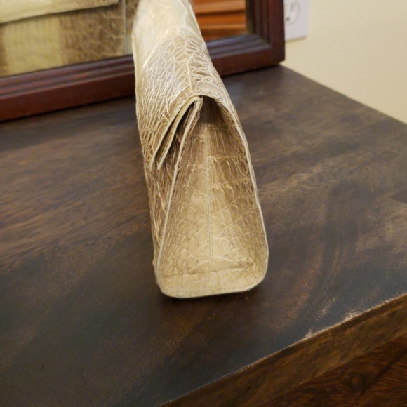 Clutch - Picture 2 of 3